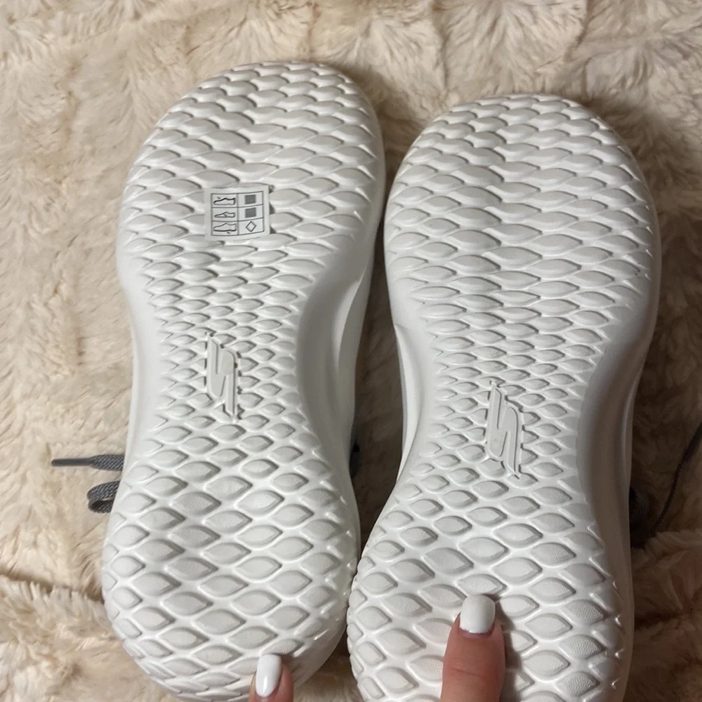 New Skechers One Downtown Ultra slip on knit sneakers